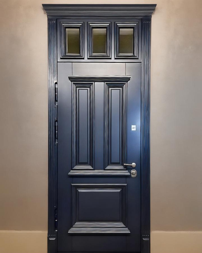 Дверь с верхней вставкой