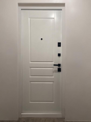 Внутренняя панель белого цвета