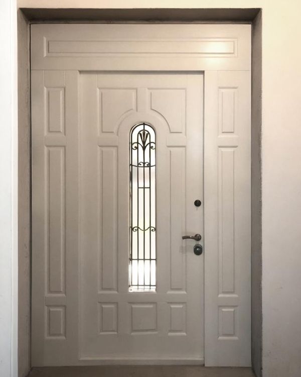 Внутренняя сторона парадной двери