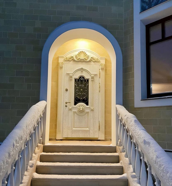 Термодверь с патиной и резьбой