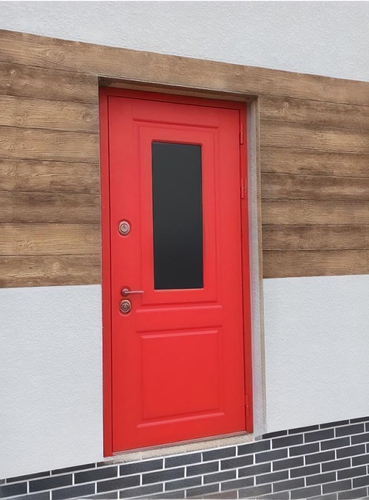 Красная входная дверь