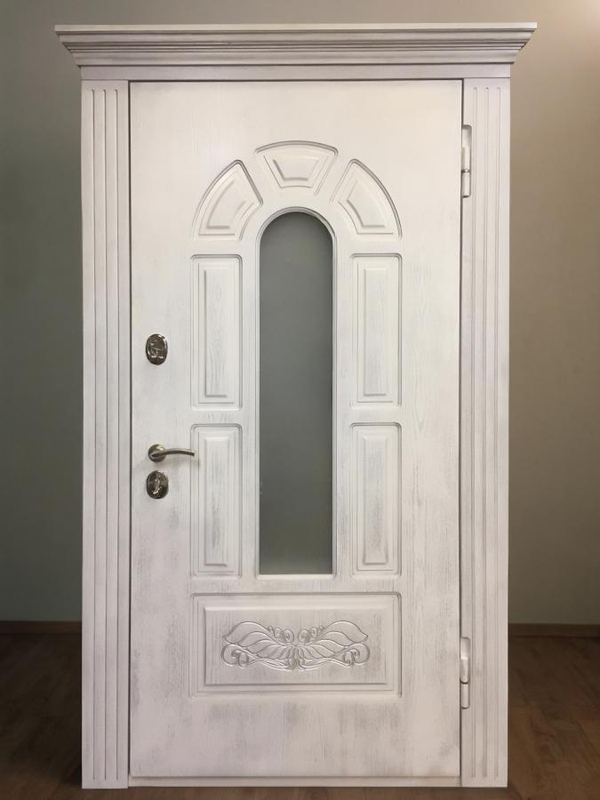 С карнизом и окном