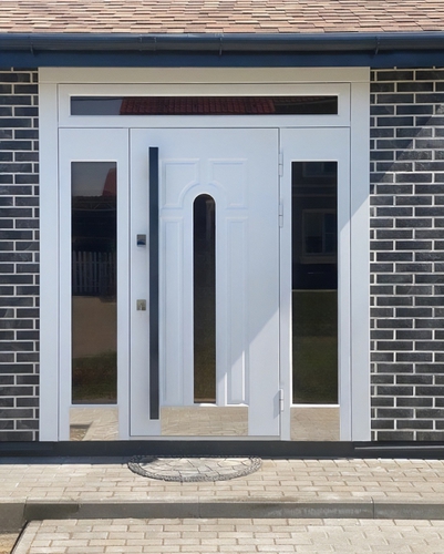 Белая с длинной ручкой