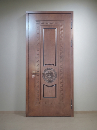 Дверь с фрезерованным рисунком