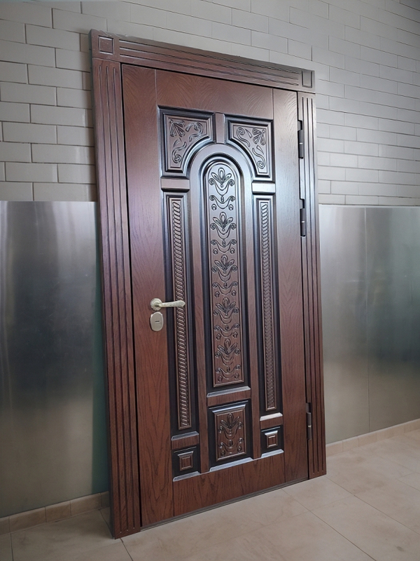 Металлическая дверь с МДФ