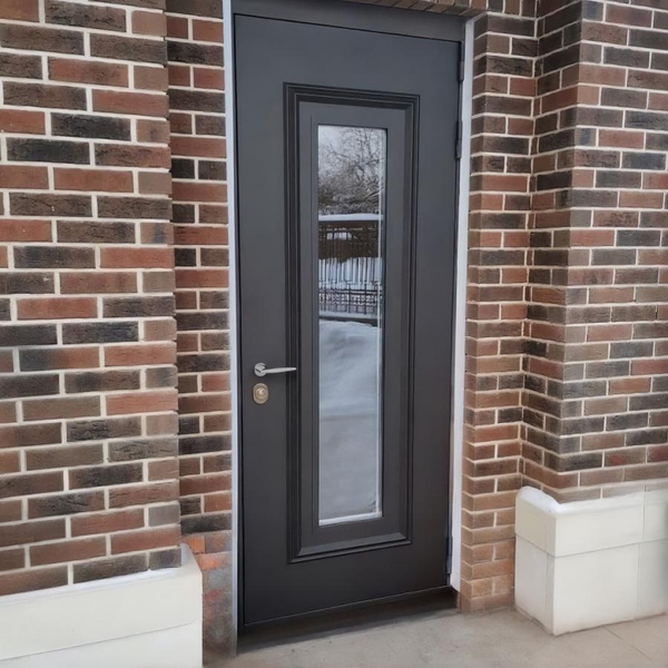 Остекленная дверь в доме