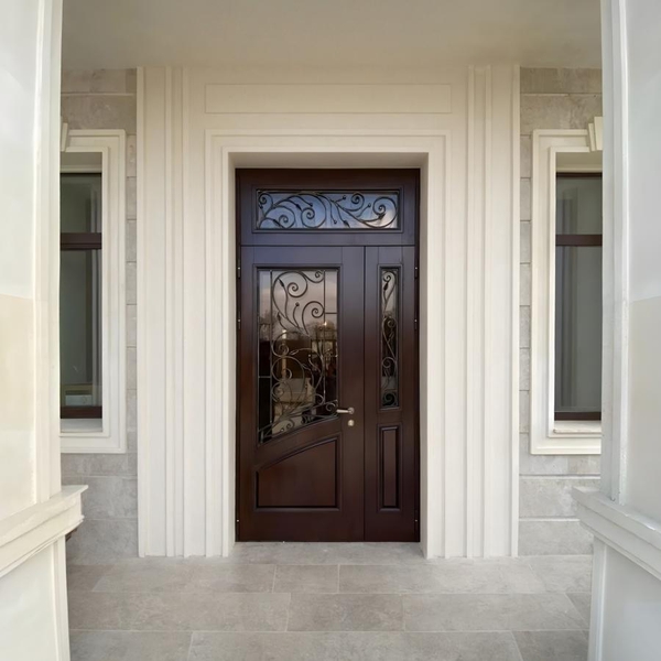 Дверь с верхней вставкой