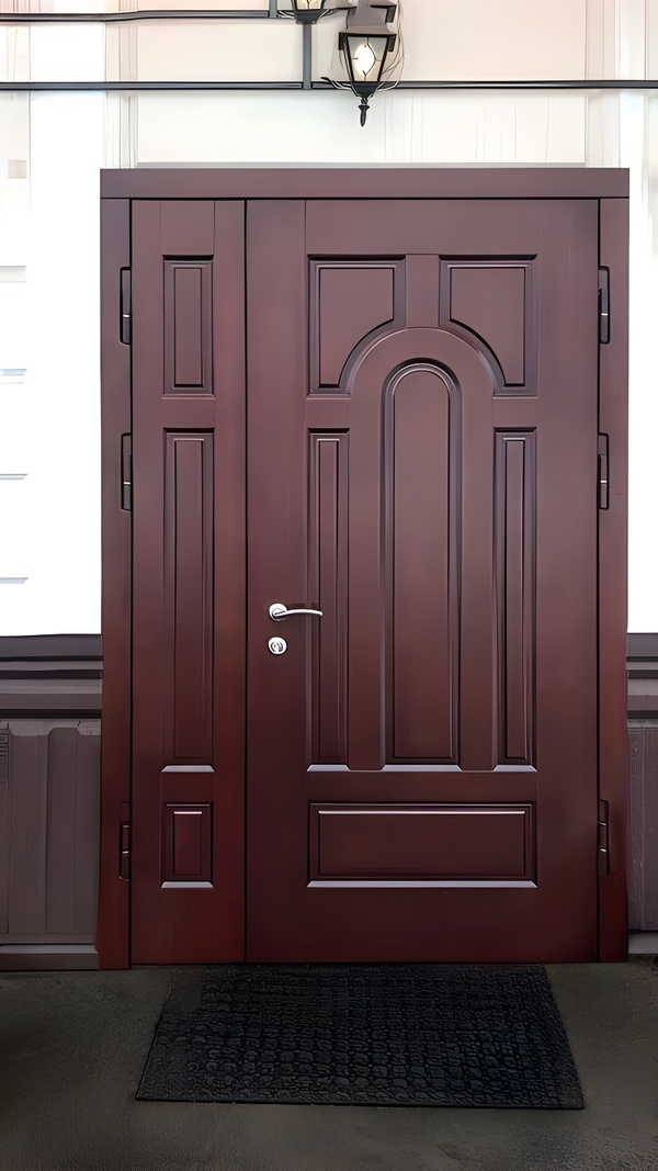 Полуторная уличная дверь