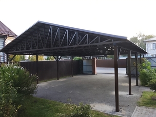 Двускатный навес для авто с крышей из профлиста Двускатный навес для авто с крышей из профлиста