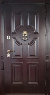 Входная термодверь с кнокером «лев» и панелями МДФ с багетом Входная термодверь с кнокером «лев» и панелями МДФ с багетом