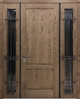 Входная группа с терморазрывом, остеклением по бокам с ковкой (отделка МДФ шпон)